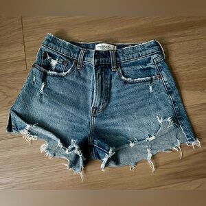 Abercrombie & Fitch Jean shorts, mom short curve love size 25